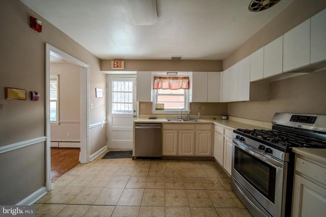 8020 EASTERN AVE NW, Washington, DC 20012