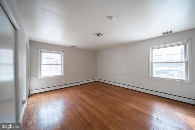 8020 EASTERN AVE NW, Washington, DC 20012