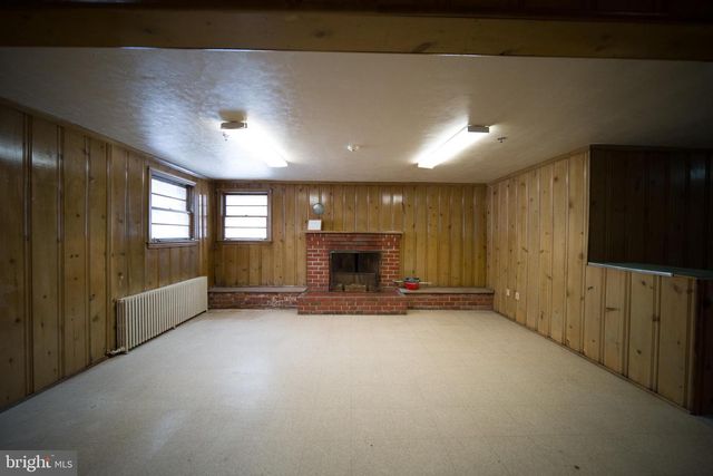 8020 EASTERN AVE NW, Washington, DC 20012