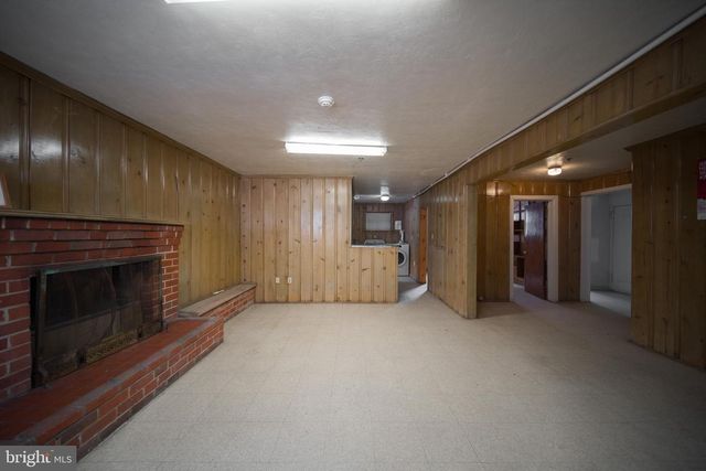 8020 EASTERN AVE NW, Washington, DC 20012