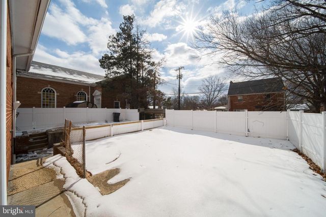 8020 EASTERN AVE NW, Washington, DC 20012