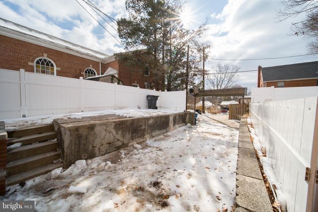 8020 EASTERN AVE NW, Washington, DC 20012