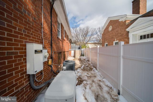 8020 EASTERN AVE NW, Washington, DC 20012