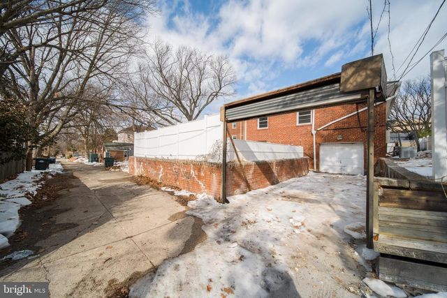 8020 EASTERN AVE NW, Washington, DC 20012