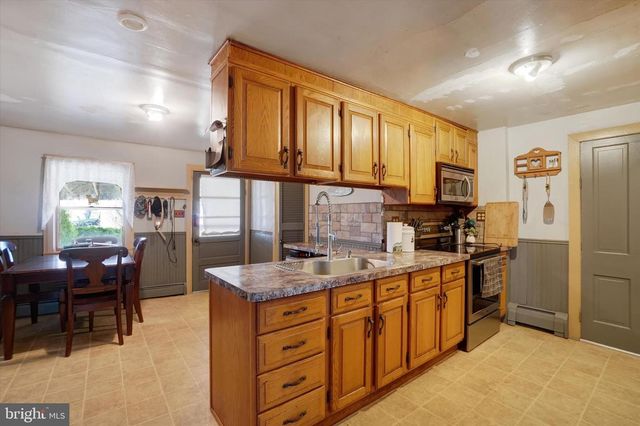 5270 PINE HILL RD, Dover, PA 17315