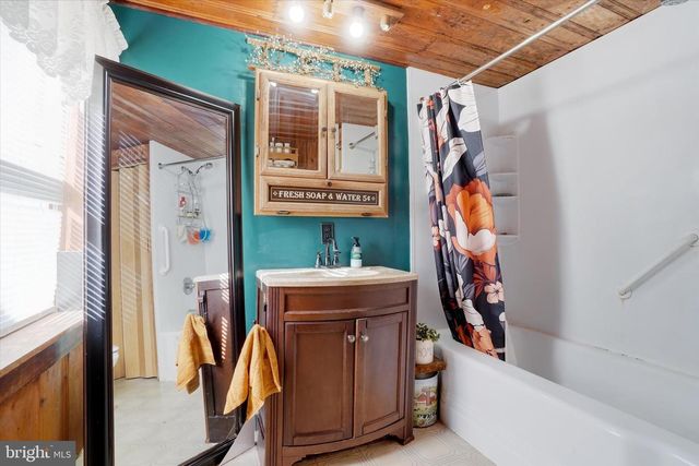 5270 PINE HILL RD, Dover, PA 17315