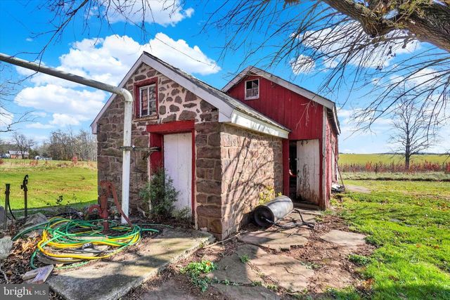 5270 PINE HILL RD, Dover, PA 17315