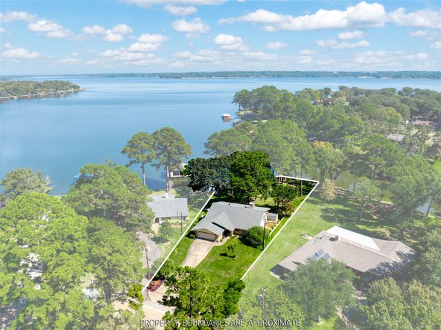 536 Wildewood DR, Chandler, TX 75758