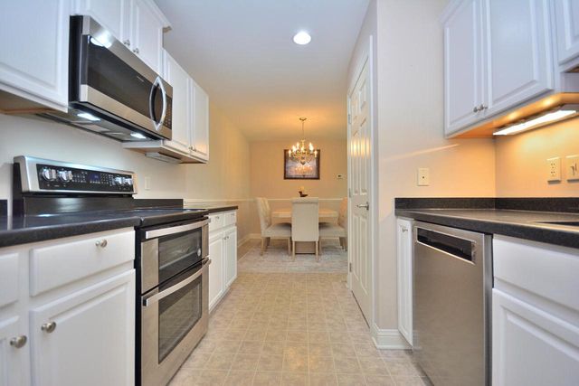 1530 Roxbury WAY, Waukesha, WI 53186