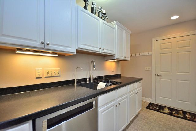 1530 Roxbury WAY, Waukesha, WI 53186