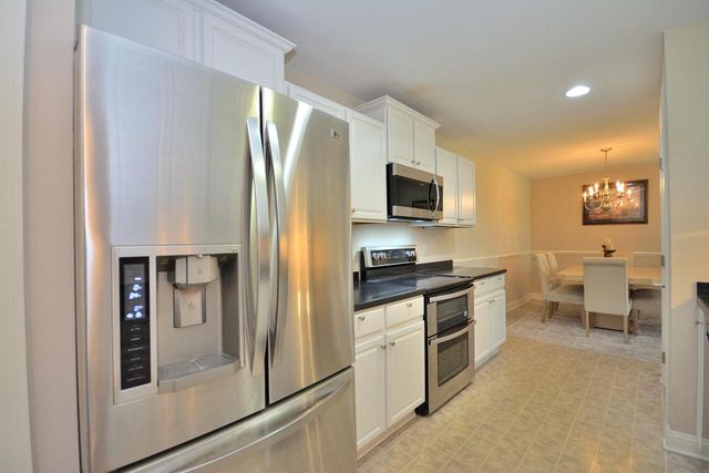1530 Roxbury WAY, Waukesha, WI 53186