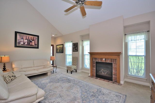 1530 Roxbury WAY, Waukesha, WI 53186