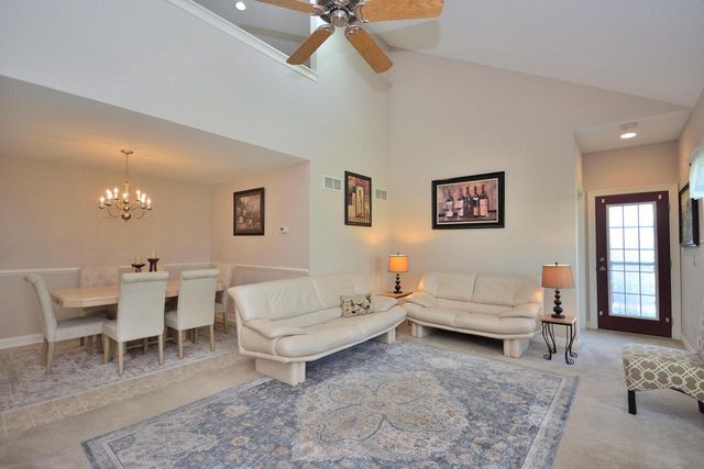 1530 Roxbury WAY, Waukesha, WI 53186