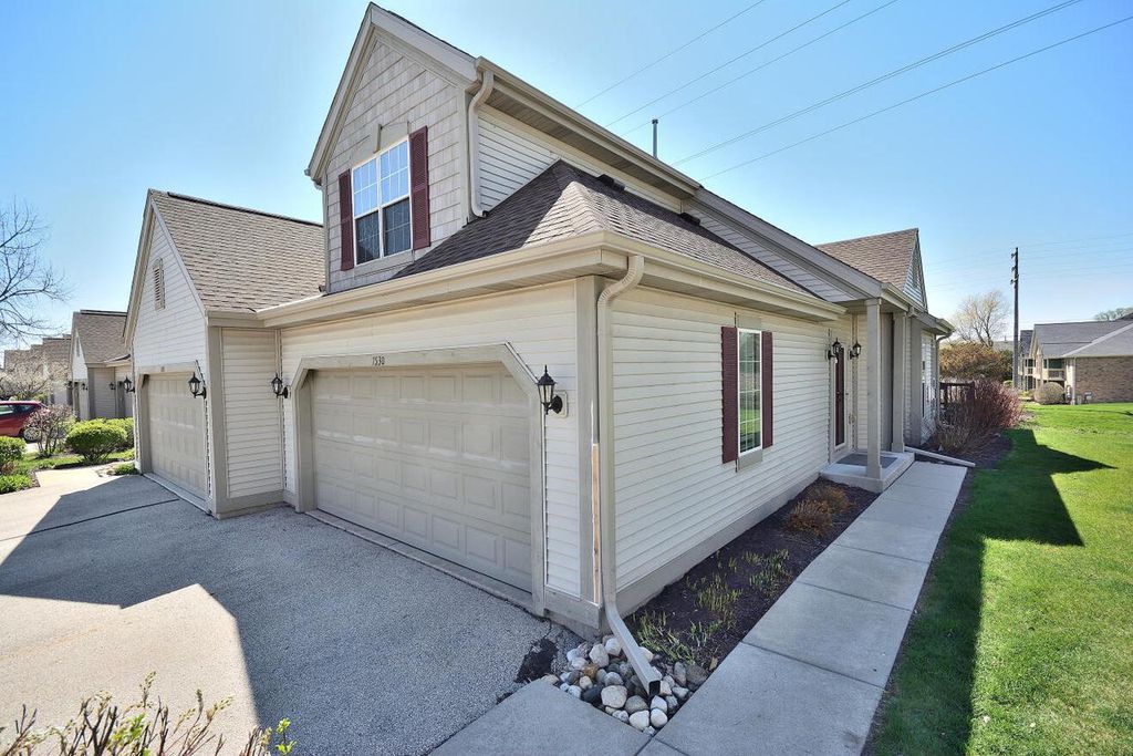 1530 Roxbury WAY, Waukesha, WI 53186