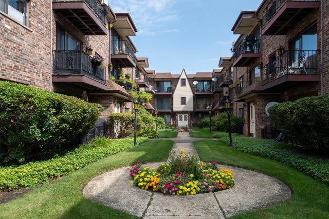 6453 N Northwest Highway C5, Chicago, IL 60631