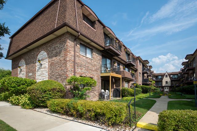 6453 N Northwest Highway C5, Chicago, IL 60631