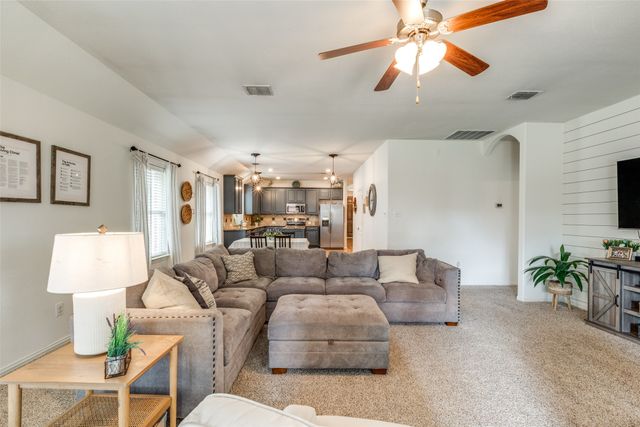 1109 Crest Meadow Drive, Fort Worth, TX 76052