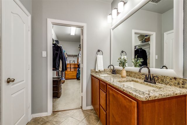 1109 Crest Meadow Drive, Fort Worth, TX 76052