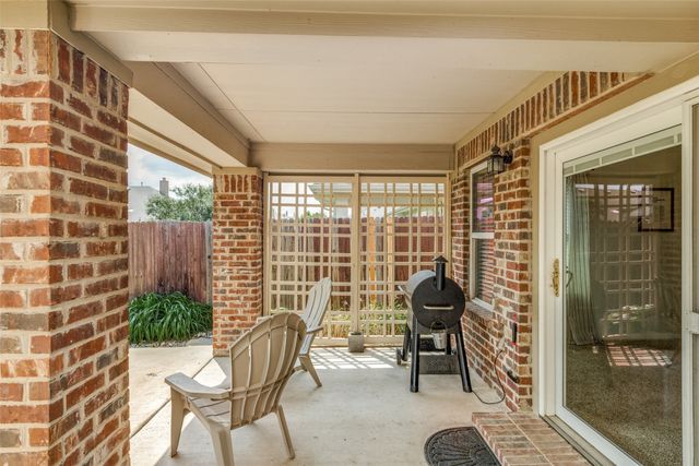 1109 Crest Meadow Drive, Fort Worth, TX 76052