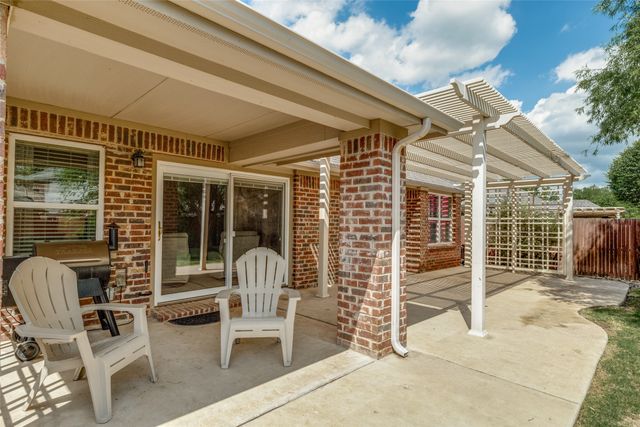 1109 Crest Meadow Drive, Fort Worth, TX 76052