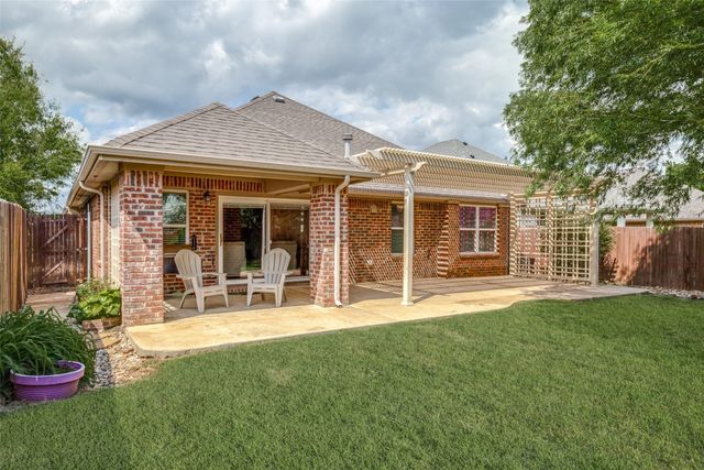 1109 Crest Meadow Drive, Fort Worth, TX 76052