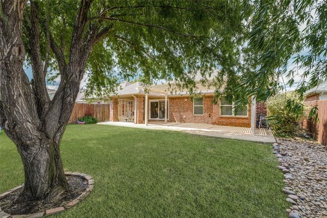 1109 Crest Meadow Drive, Fort Worth, TX 76052