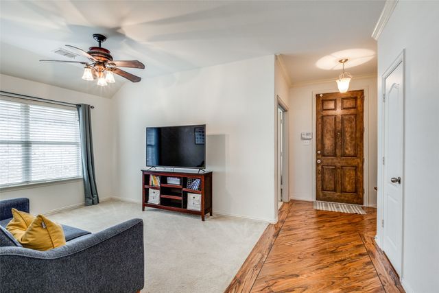 1109 Crest Meadow Drive, Fort Worth, TX 76052