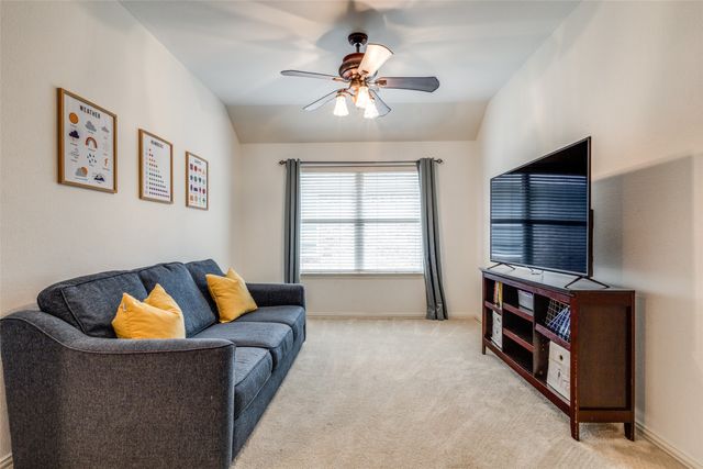 1109 Crest Meadow Drive, Fort Worth, TX 76052