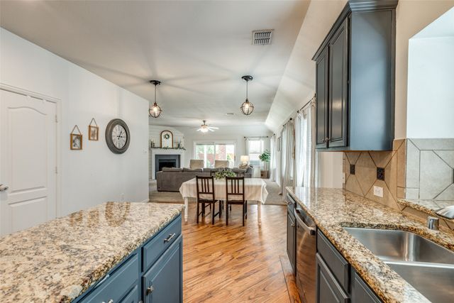 1109 Crest Meadow Drive, Fort Worth, TX 76052