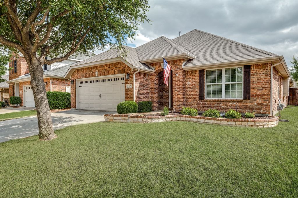 1109 Crest Meadow Drive, Fort Worth, TX 76052