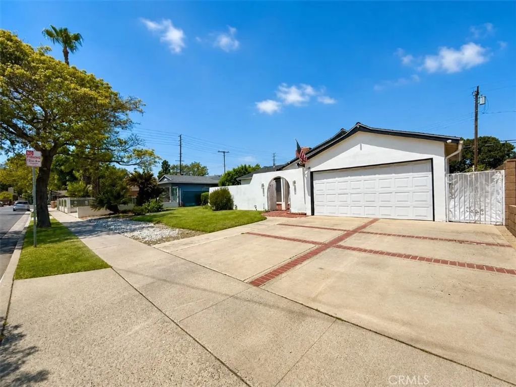 2209 Grovemont, Santa Ana, CA 92705