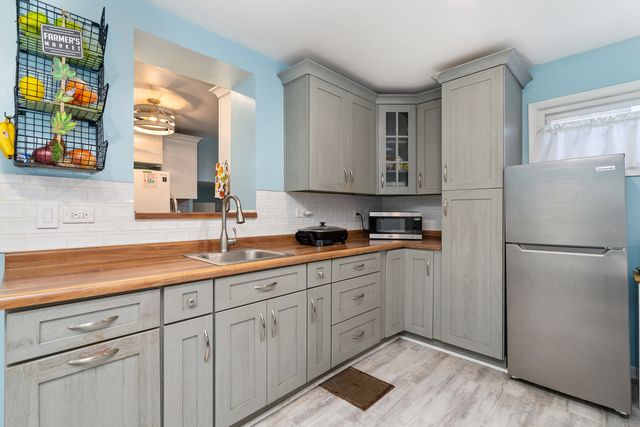 11305 S Central Park Avenue, Chicago, IL 60655