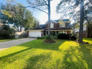 1114 Knoll Crest Court, Sugar Land, TX 77479