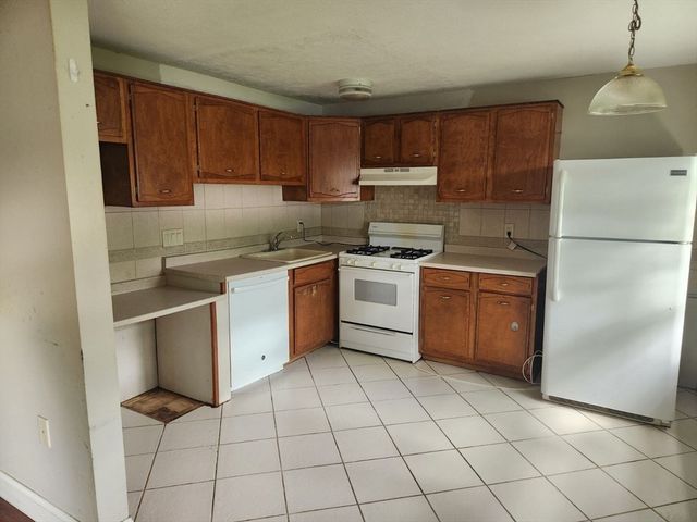 25 Farrwood Ave 1, North Andover, MA 01845