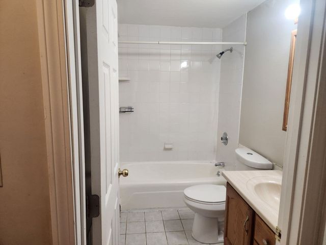 25 Farrwood Ave 1, North Andover, MA 01845