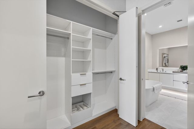 220 Lake Shore Drive 613, Lake Park, FL 33403