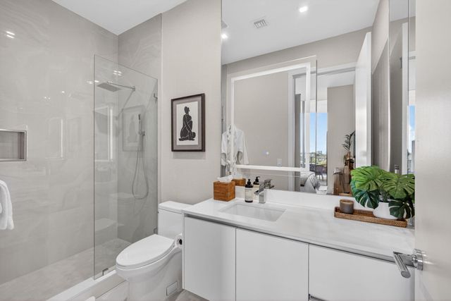 220 Lake Shore Drive 613, Lake Park, FL 33403