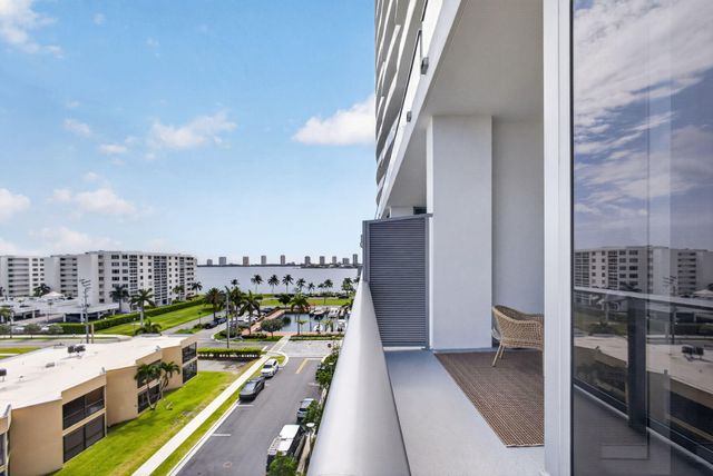 220 Lake Shore Drive 613, Lake Park, FL 33403