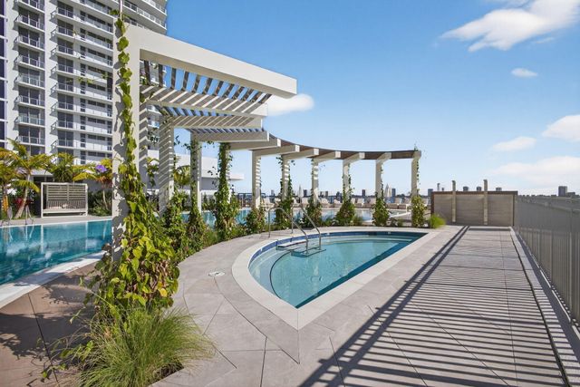 220 Lake Shore Drive 613, Lake Park, FL 33403