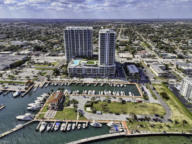 220 Lake Shore Drive 613, Lake Park, FL 33403