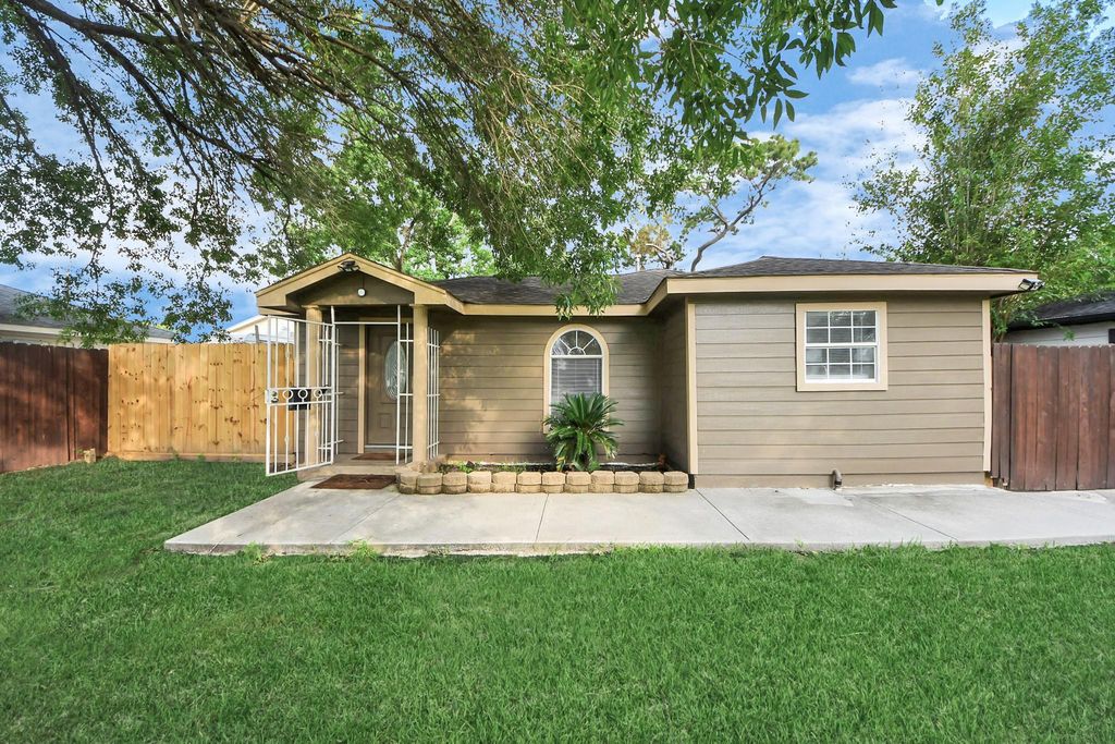 1518 Thomas Avenue, Pasadena, TX 77506