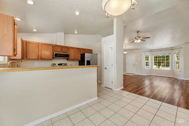 1042 N Stonehenge Way, Meridian, ID 83642