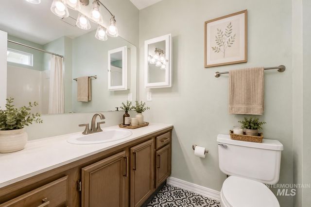 1042 N Stonehenge Way, Meridian, ID 83642