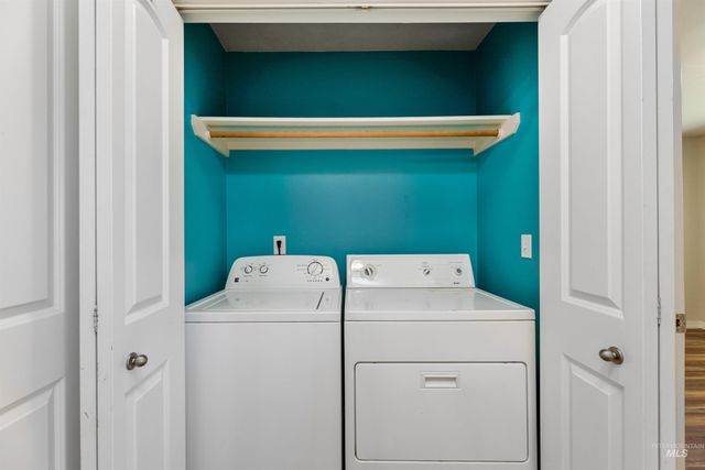 1042 N Stonehenge Way, Meridian, ID 83642