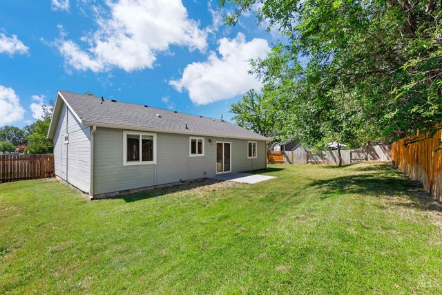 1042 N Stonehenge Way, Meridian, ID 83642
