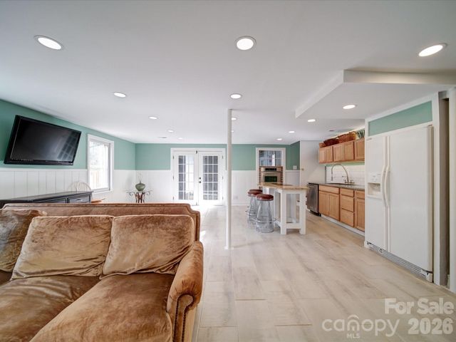 2036 Edgewater Drive, Charlotte, NC 28210