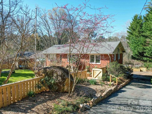 2036 Edgewater Drive, Charlotte, NC 28210