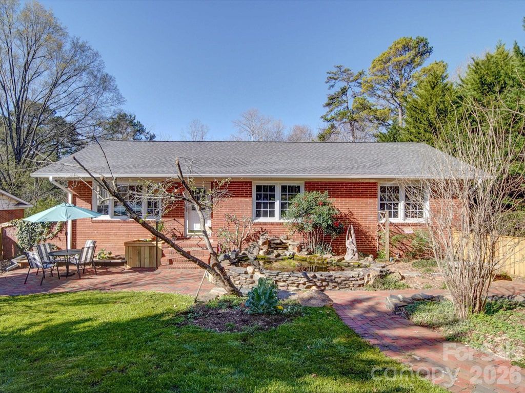 2036 Edgewater Drive, Charlotte, NC 28210
