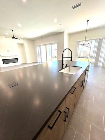 1684 Heirloom Avenue, Clovis, CA 93619