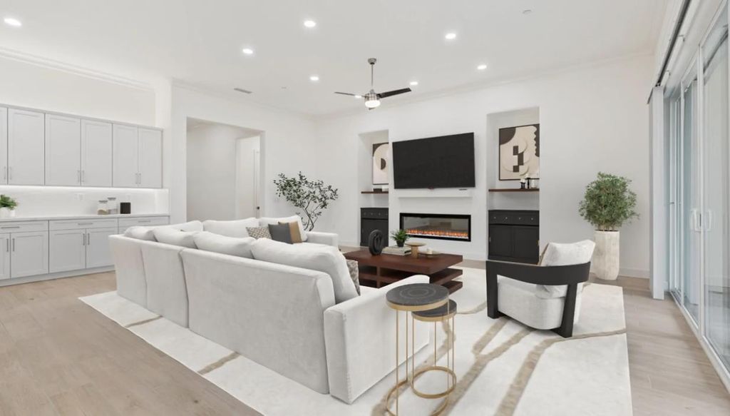 Image 5 of property listing at 1684 Heirloom Avenue, Clovis, CA 93619